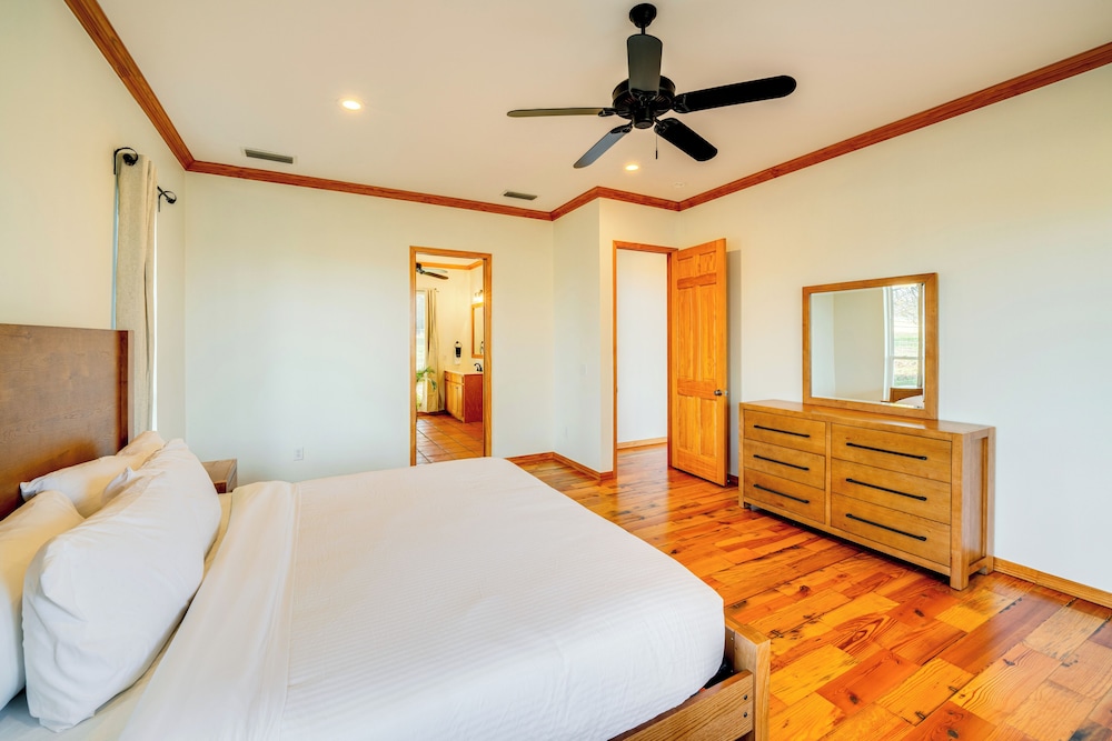 6 Mi to Lewisville Lake: Spacious Ranch Home