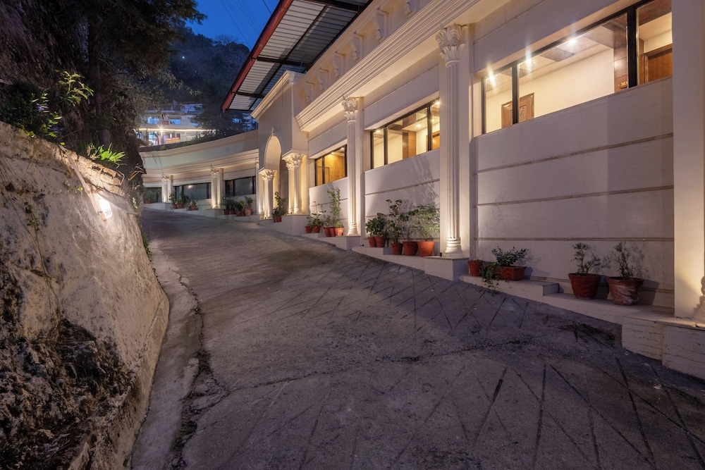 The Solitaire Resort by Lawrence Hotels