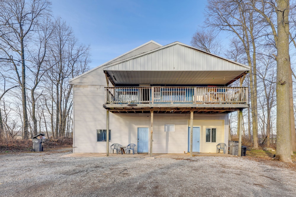 Rustic Apartment w/ Sunset Views in Elkhart!