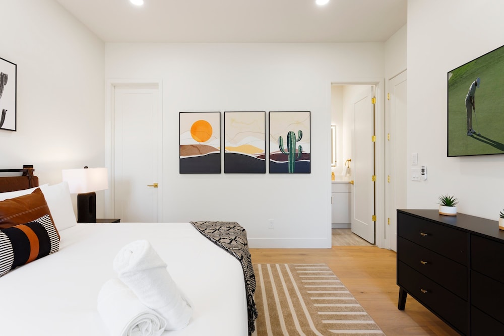 Luxe - Nouveau - Sparkling Pool - Walk to Old Town