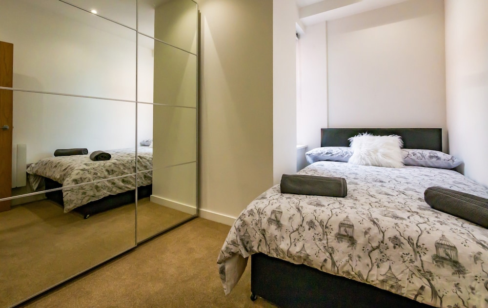Luxury Reading Apartment view 4