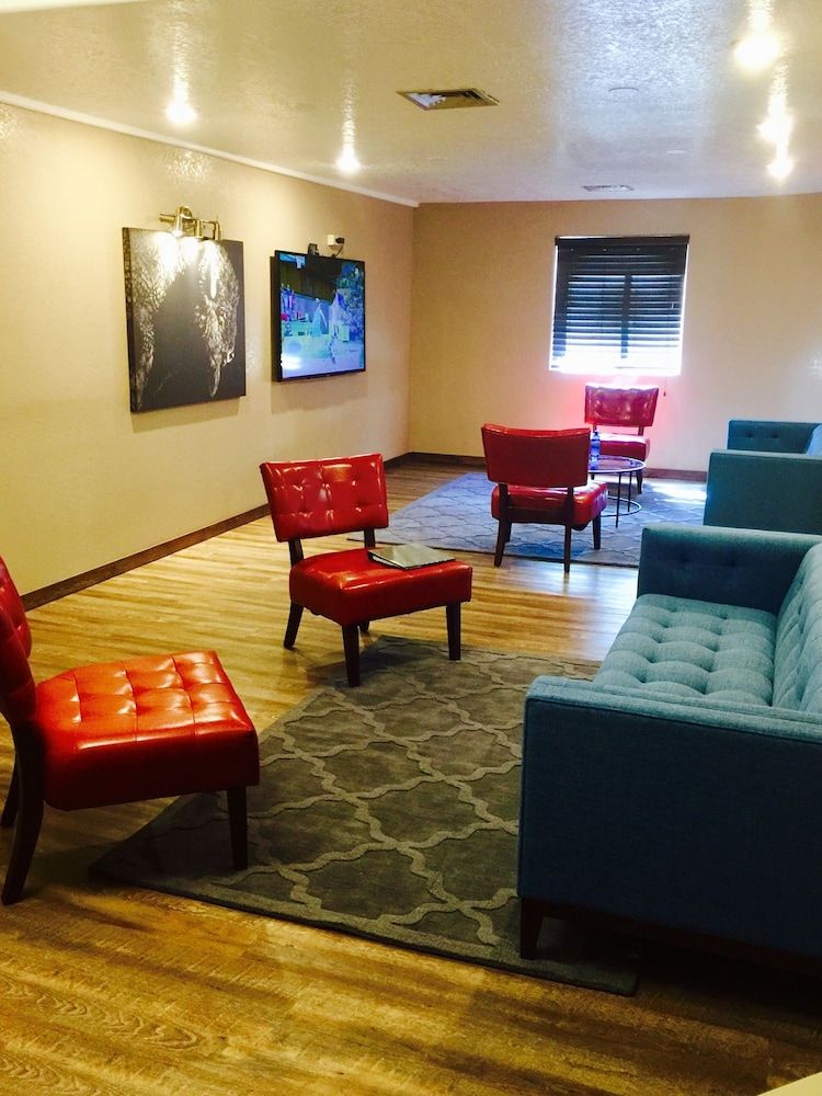Buffalo Vacations - Quality Inn - Property Image 1