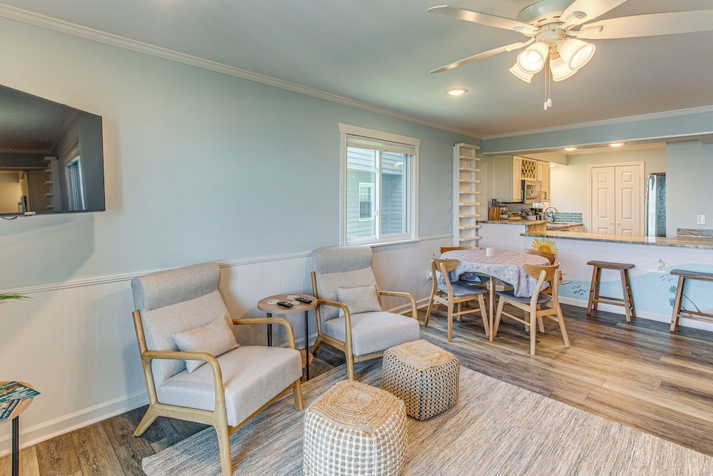 Beachfront Oasis w/ Pool Access in Surfside Beach!
