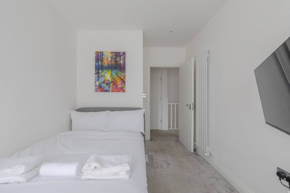 Spacious 4BD Townhouse - Near Stratford City!