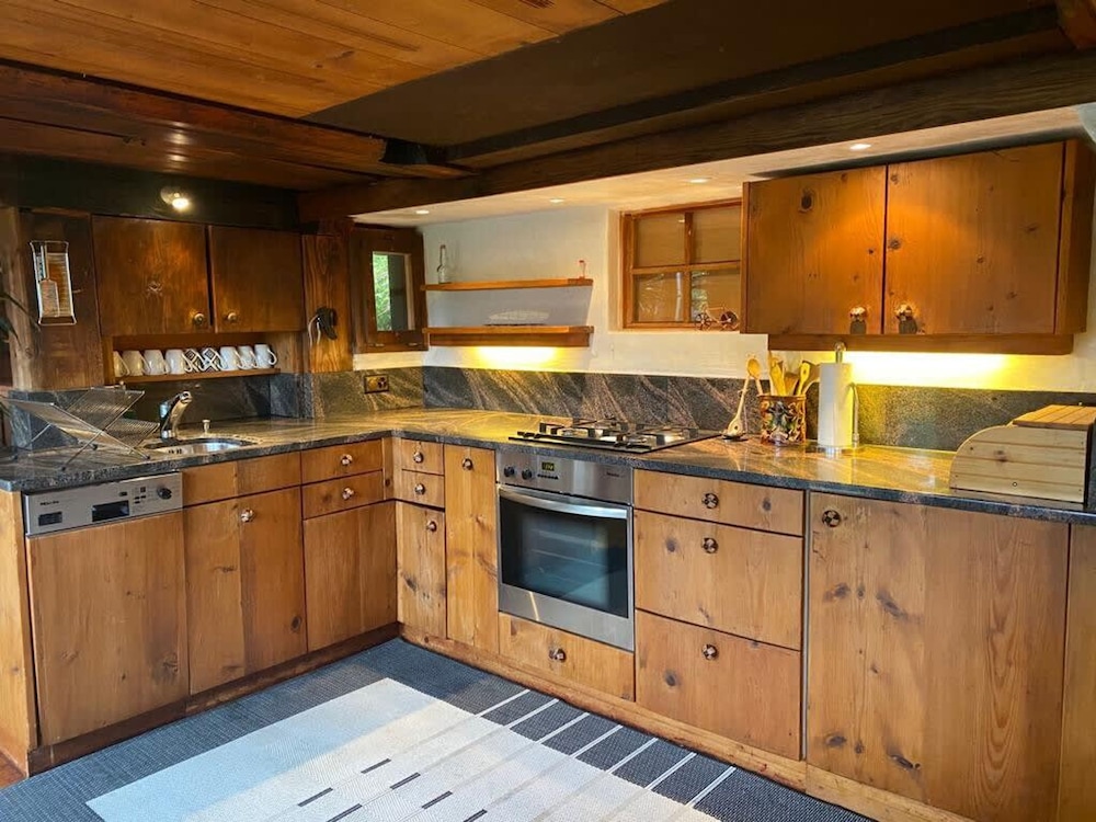 5 BR Gstaad Paradise View Chalet With Outdoor Jacuzzi