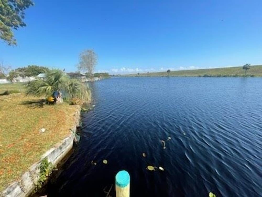 Rim Canal 'yellow House' With Canal Views & Boat Dock 1 Bedroom Cottage by RedAwning view 3