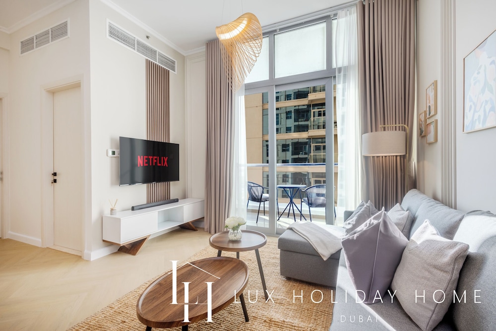 LUX The Modern Marina Suite