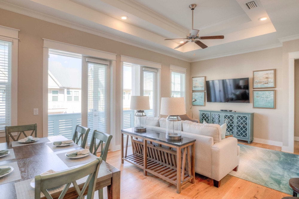 30A Sandpiper by Avantstay In Prominence, 2 Pools + Gym Access, 2 Bikes Incl
