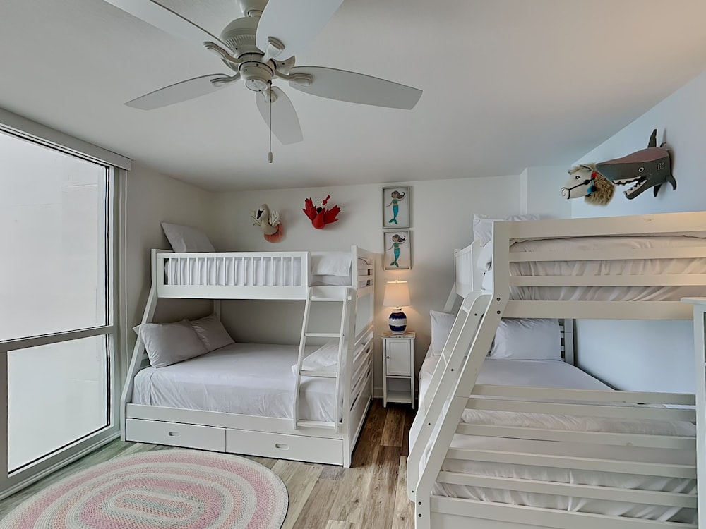 Shoreline Towers by Southern Vacation Rentals view 2