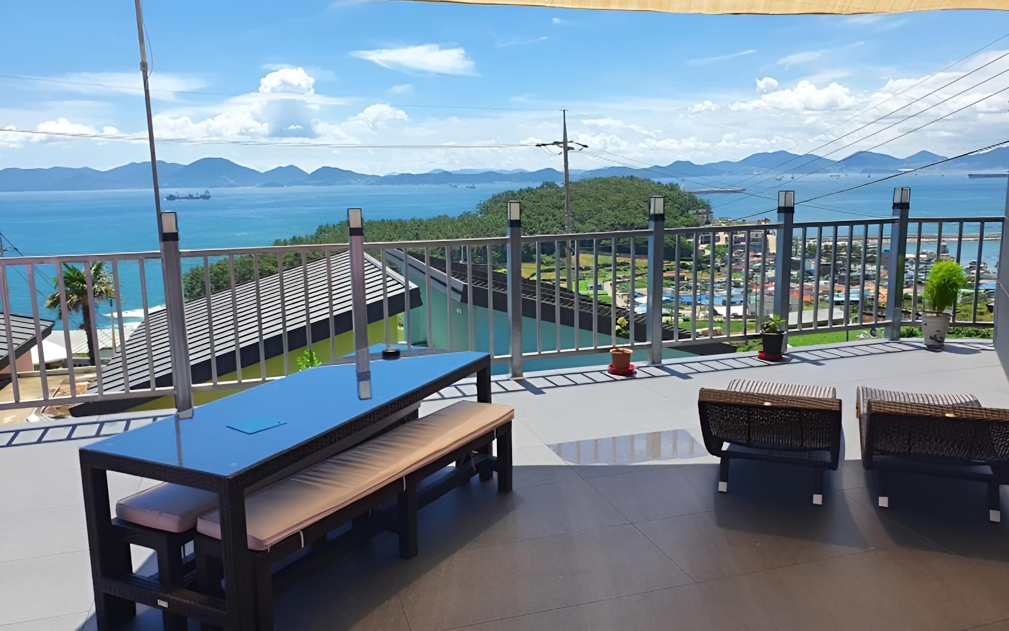 Namhae Cloud Berry Pension