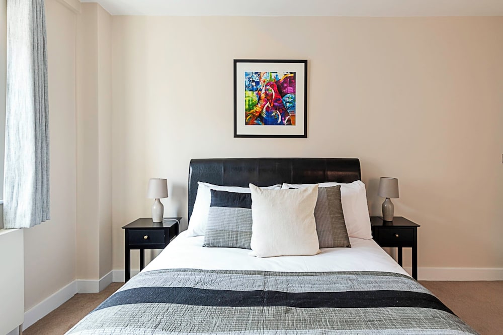 Beautiful Two Bedroom Abode Near Baker Street