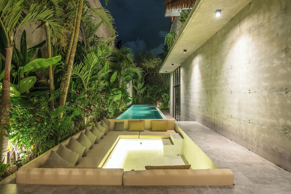 Robyn s Villa New Modern 4 BR Villa Canggu