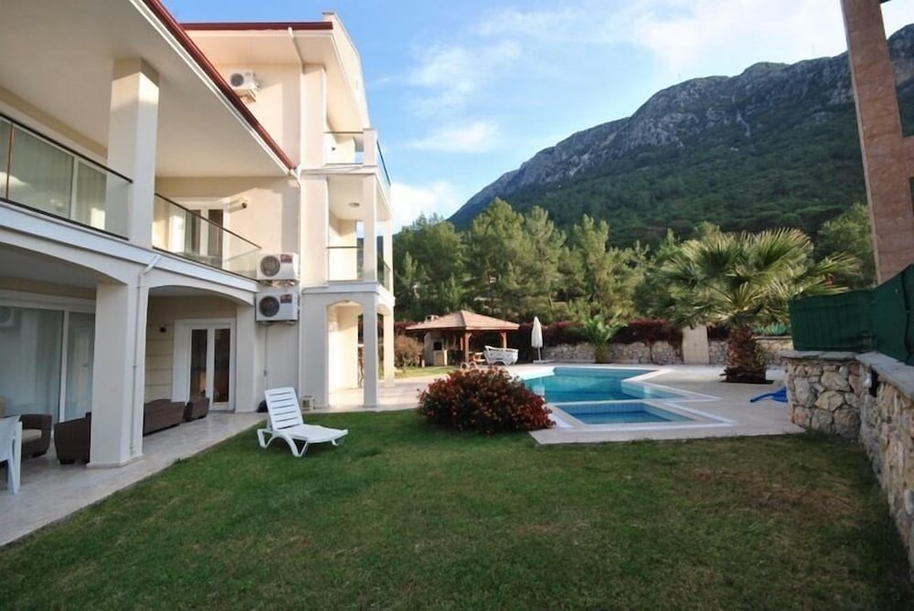Villa Beatrice view 2