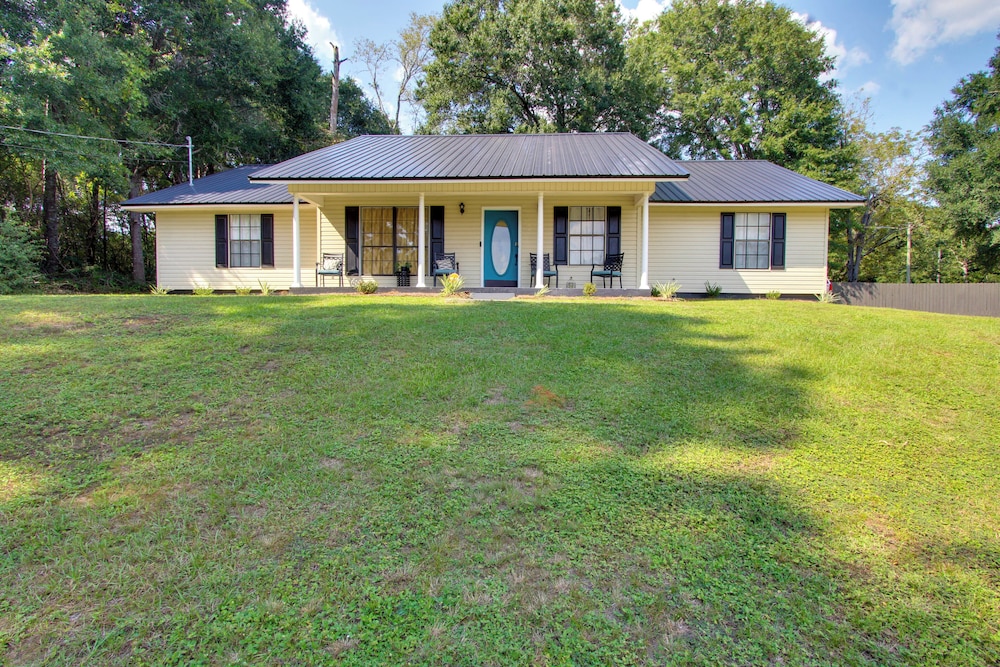 Pet-friendly Daleville Home: 3 Mi to Fort Novosel! view 5