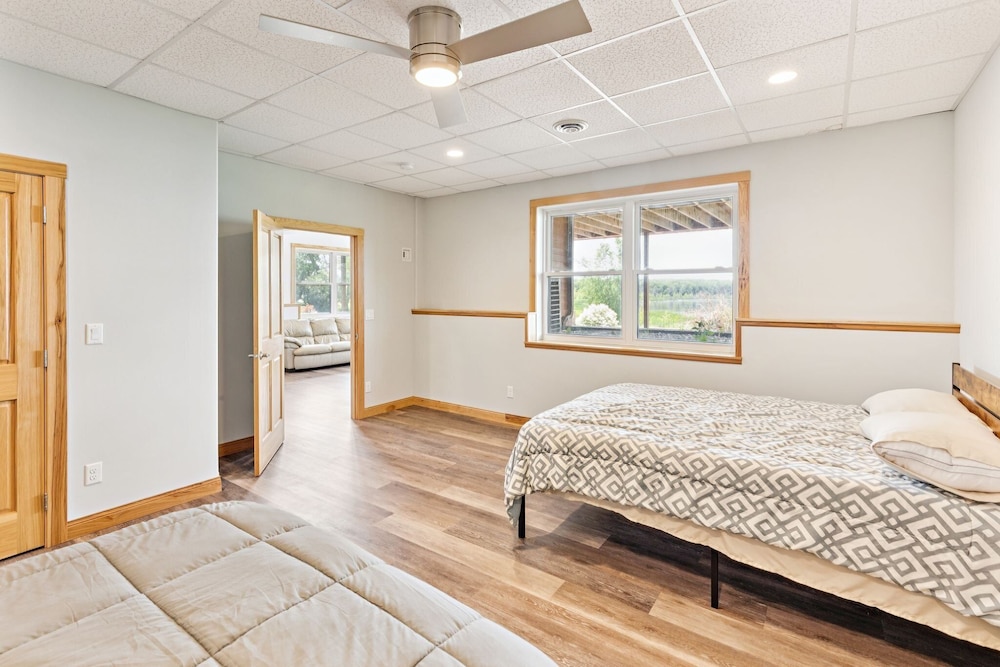 Lakeside 4br Retreat Private, Peaceful & Scenic 4 Bedroom Villa