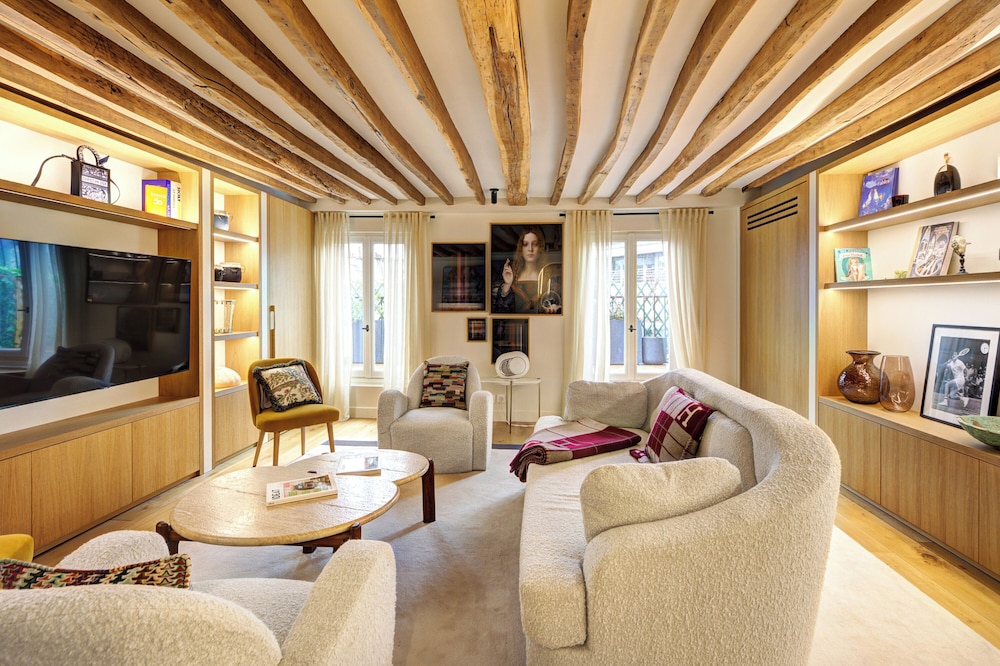 Champs Elysees AC Luxe with Terrace