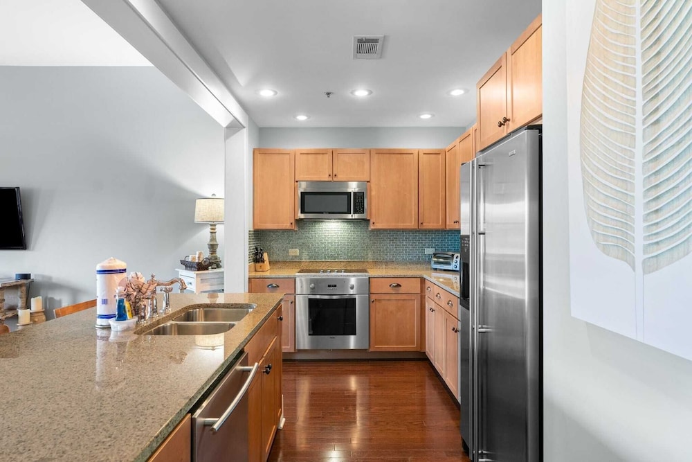 Salty Air & Blue Mountain Flair 3BR Condo w/ Pool, Balcony & Beach Access!