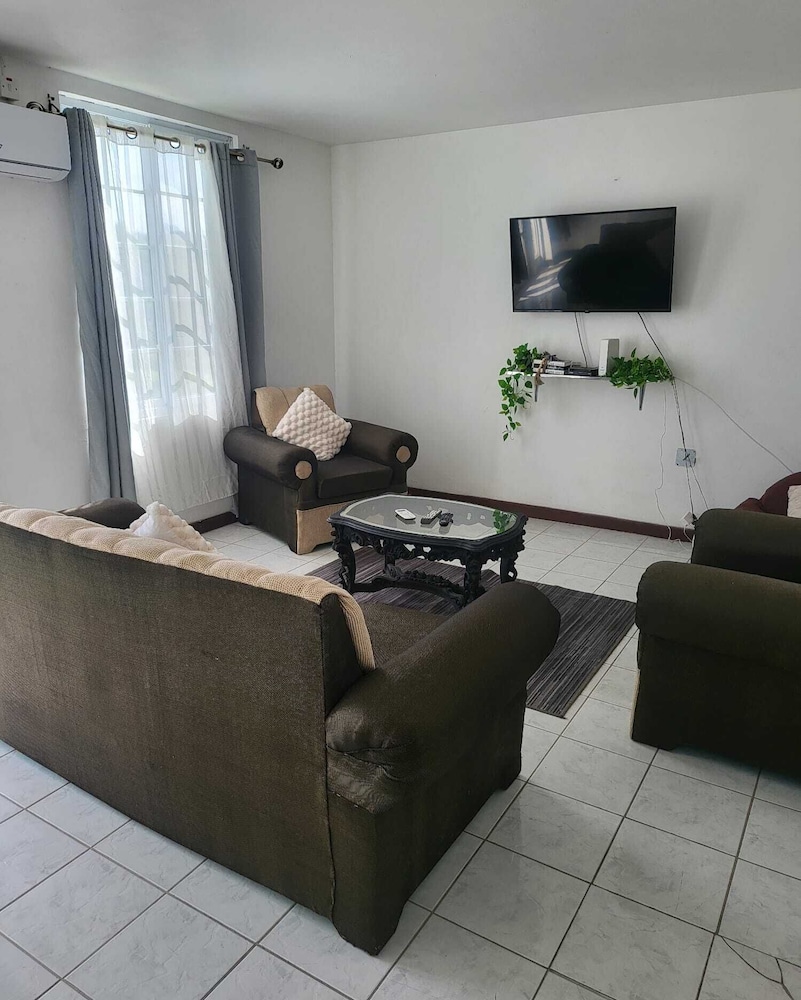 Beautiful 1-bed Apartment in Montego Bay view 4