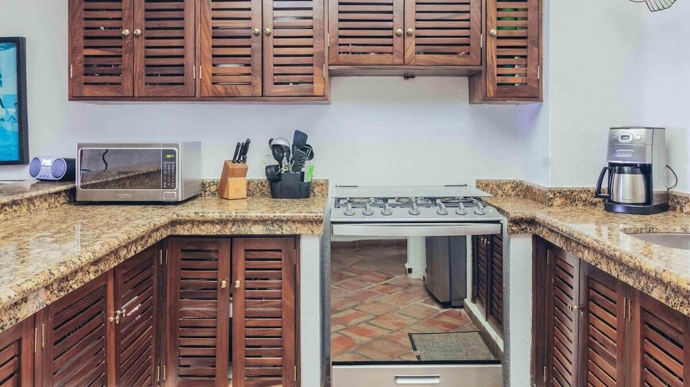 Ocean View 2Br Condo-balcony-beach-pool VDS 111