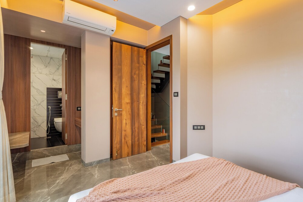 Alaya Stays - Imperial Calista 4BHK near Khandala Hills