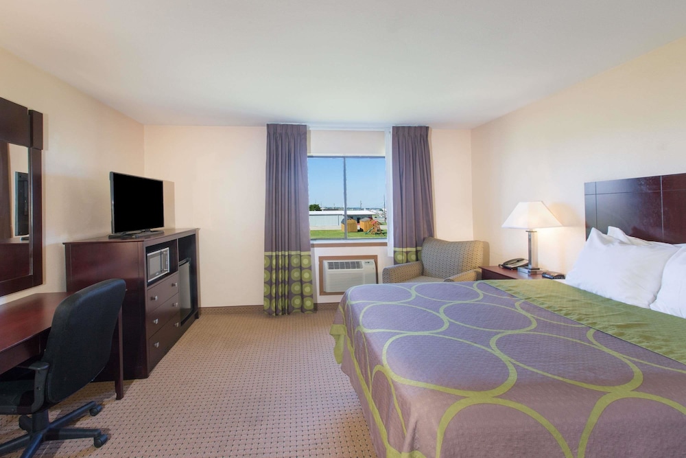 Super 8 by Wyndham Danville view 5