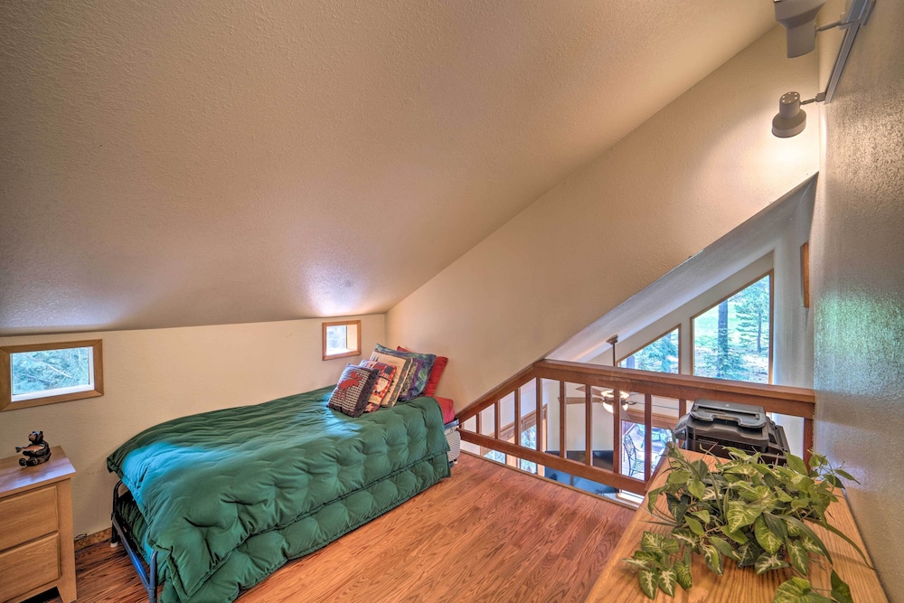 Hot Tub & Deck: Truckee Golf Course Home