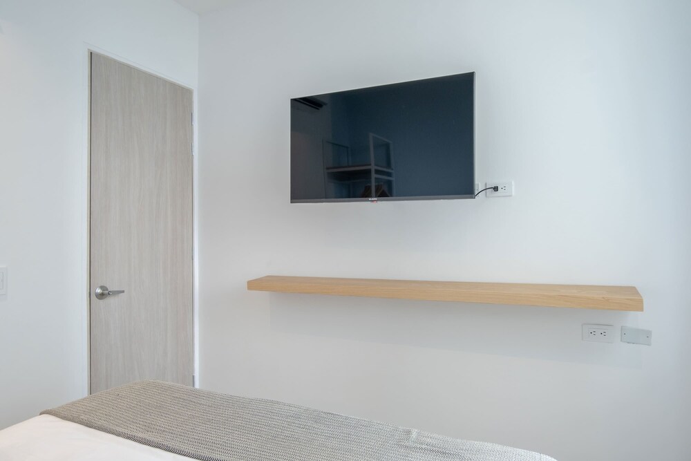 w Elegant 2BR w Majestic Terrace in CTG