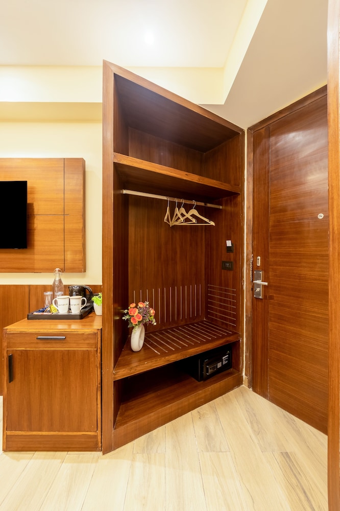 Saltstayz Premier - Manesar & Sector 86
