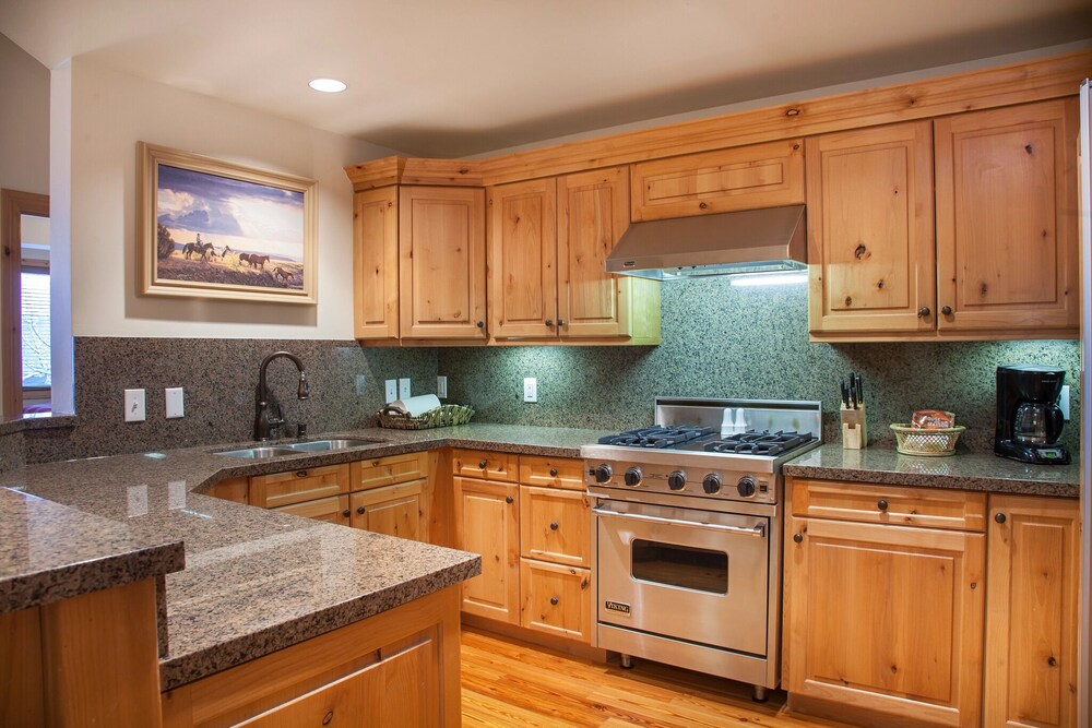 Trail's End Lodge at Deer Valley Resort - Two Bedroom Residence with Spa #405 2 Condo