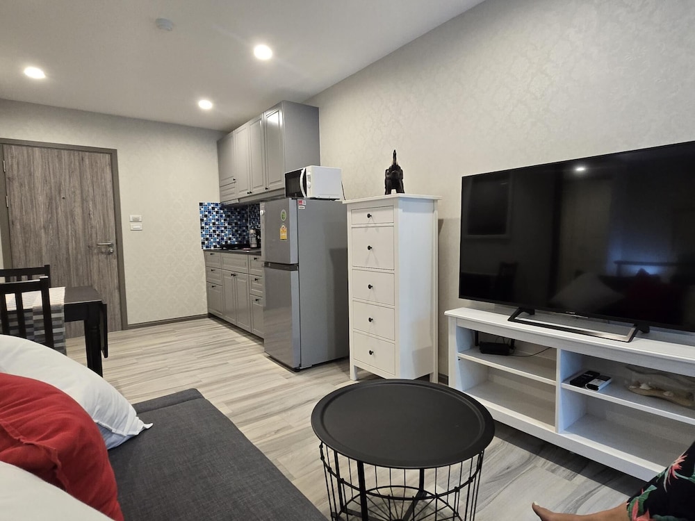 Pool Side Retreat- 1 BED TC-B105