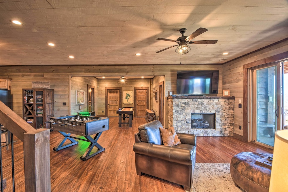 Luxurious Mountain Getaway w/ Game Room + Hot Tub! view 2