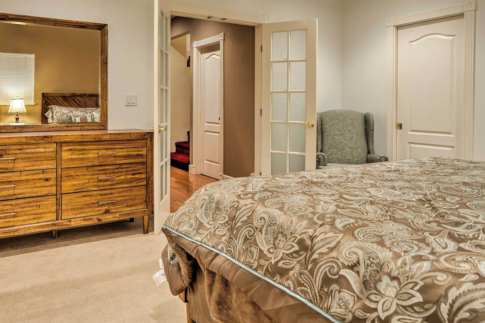 Ketchikan Vacations - Ketchikan Home: Bay Views, 1/2 Mi to Hiking Trails - Property Image 4