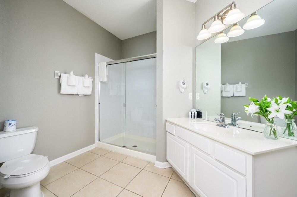 Epic Universe Beautiful Lakeview Condo, Vista Cay Orlando - 3013