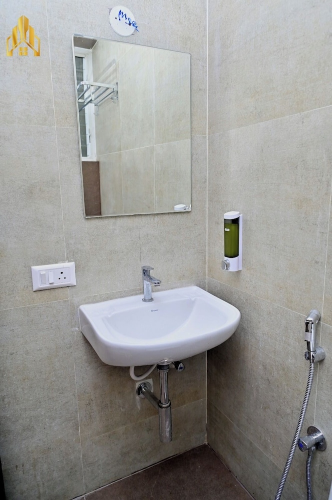 Hotel Noble Nook 100 ft. Road Indiranagar