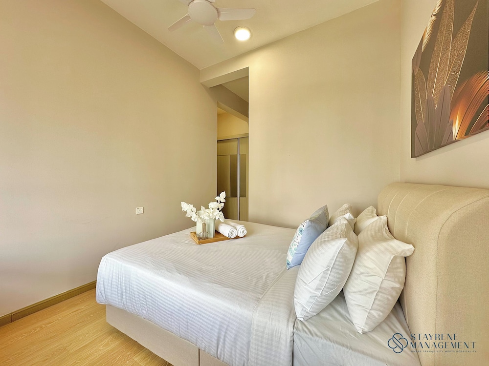 Country Garden Danga Bay Sea View Homestay by Stayrene
