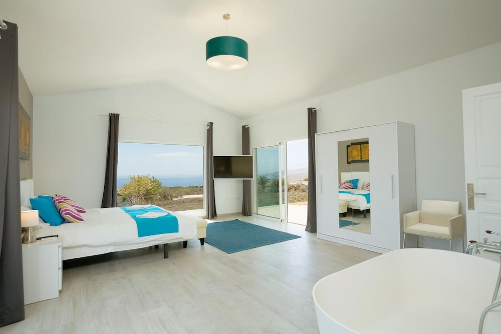 The View in T as With 4 Bedrooms and 4 Bathrooms
