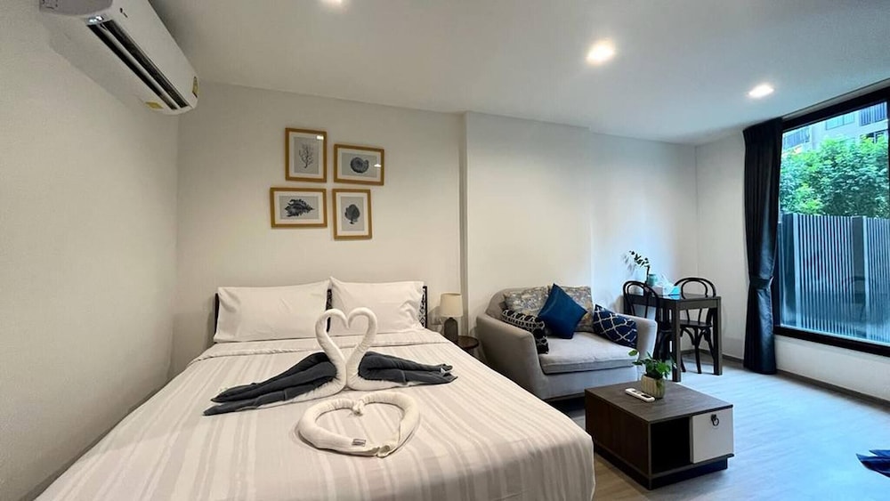 The Base - New Studio Great Location, Shared Pool