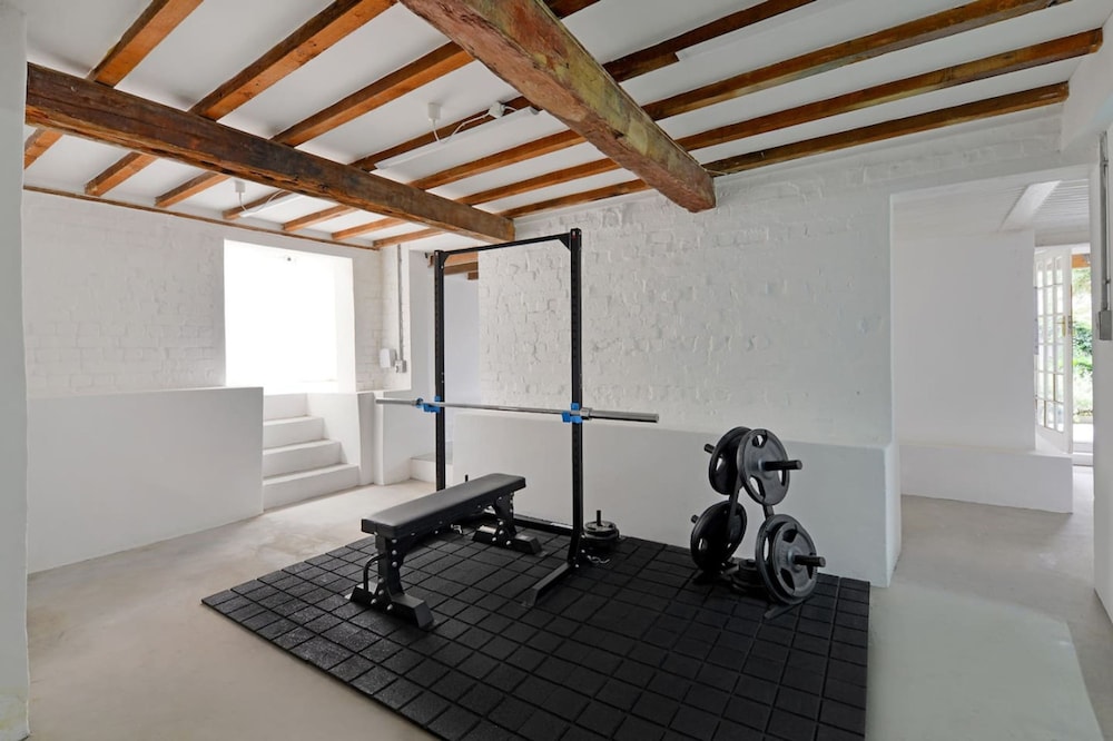 Spacious 3-bed Sunlit Comfort Power Backup