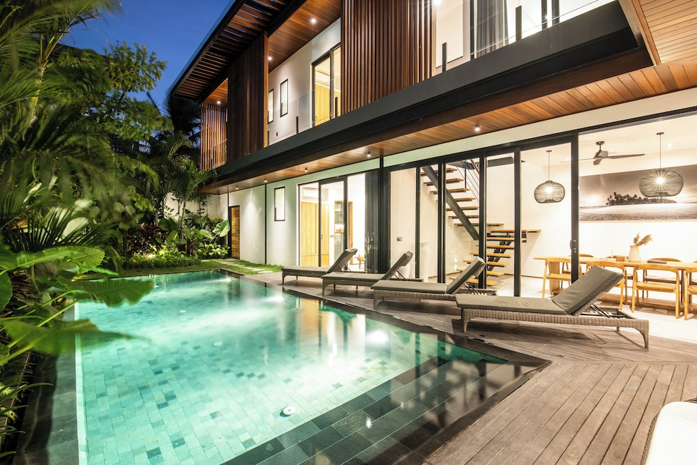 Elegant 5BR Villa Retreat Steps From Canggu Beach