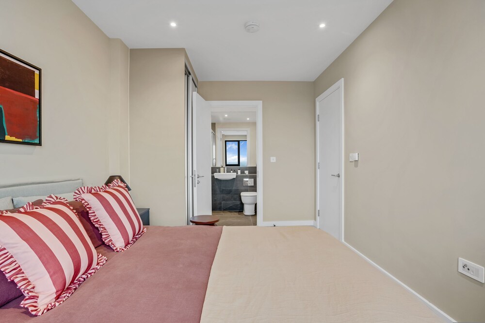 Stunning Two-bedroom Apartment With a Balcony