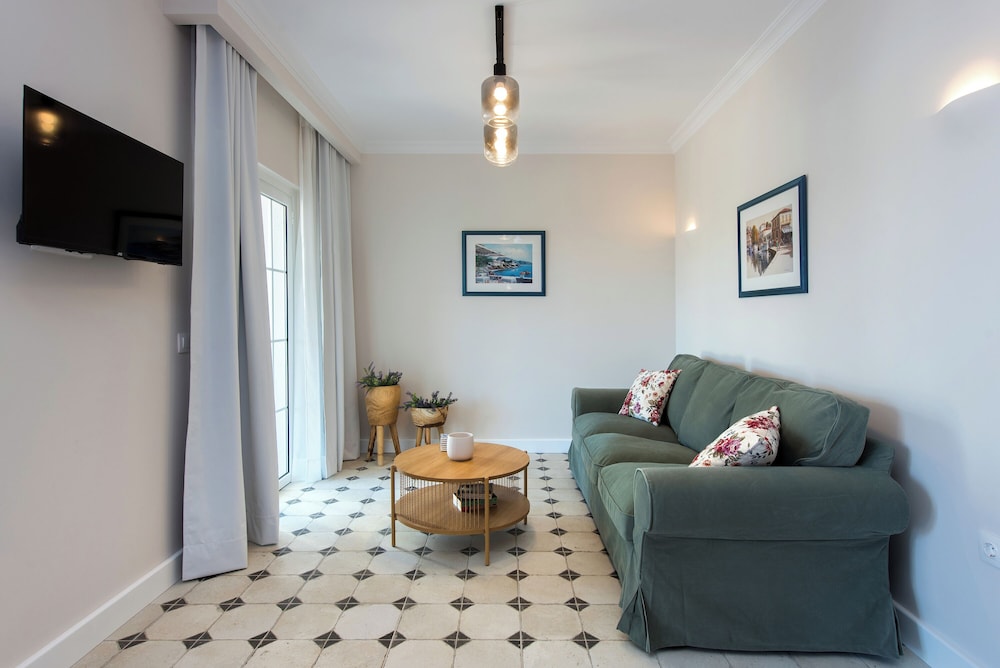 Nancy Suites