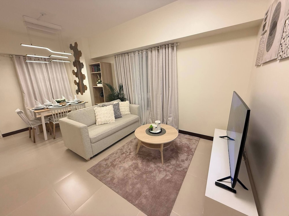 Cozy Modern Apartment Condo Unit