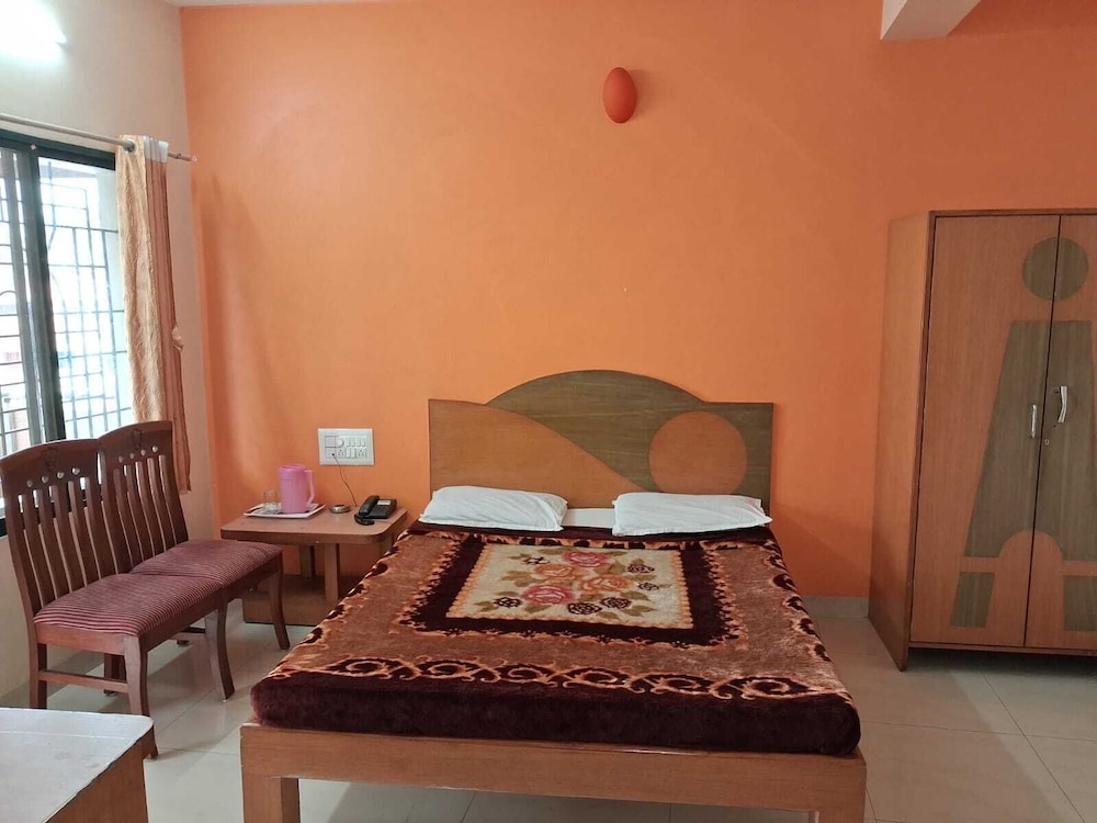 Sri Vinayaka Lodge