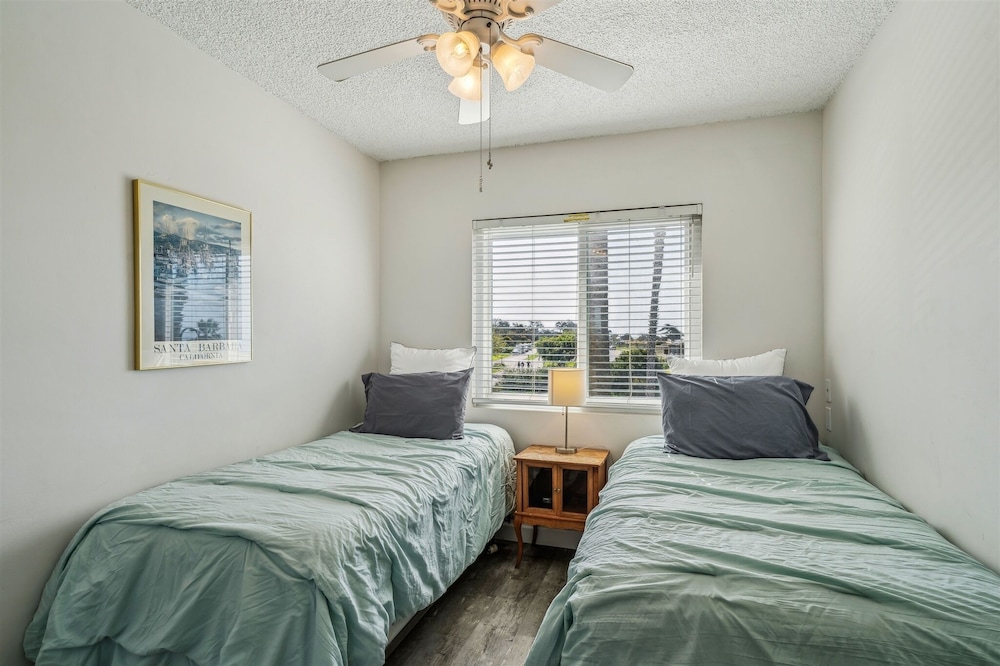 Beautiful 2 Bed Beach Condo #201 2 Bedroom Condo by Sunset Shores Condominiums