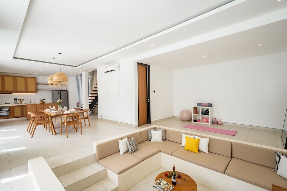 RHYS Villa Pererenan