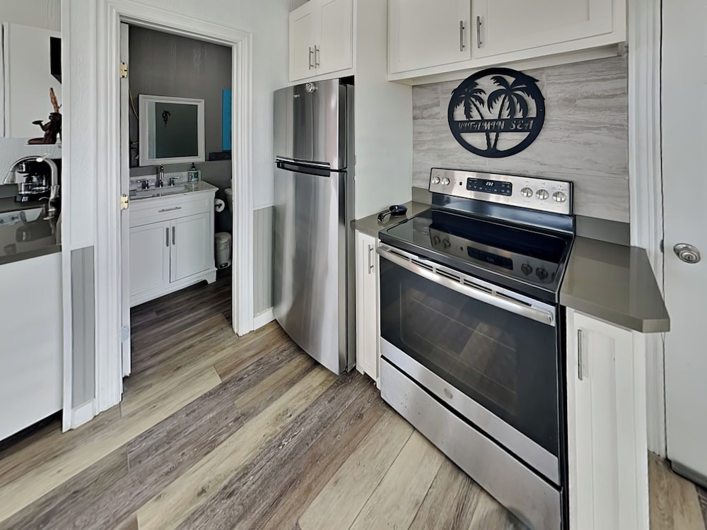 Rosé By The Bay by Ryson Vacation Rentals