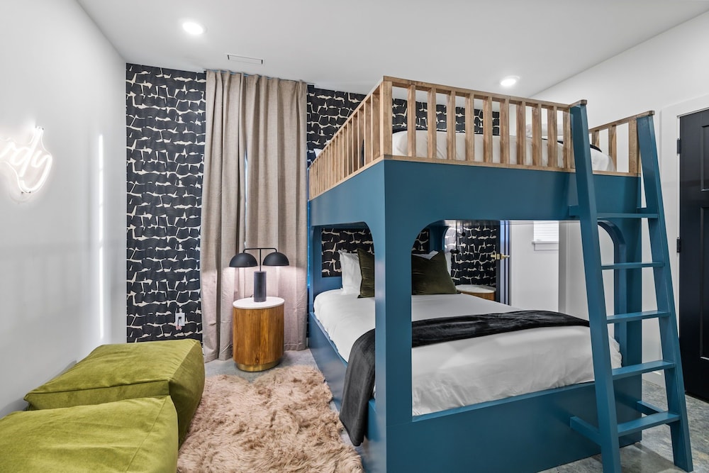 Modern Cowboy - Private Balcony - Mins To Broadway