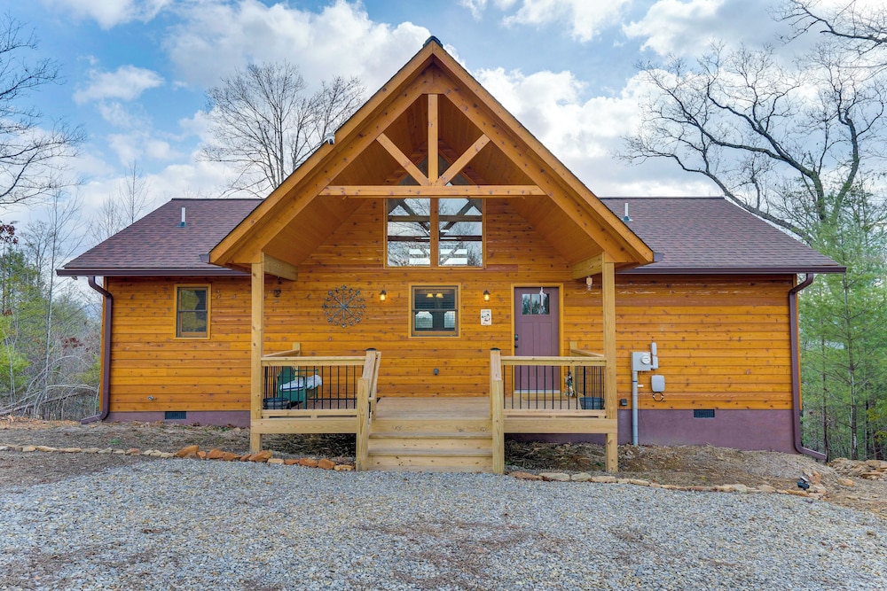 Fall Colors, Deck & Fireplace: Murphy Mtn Retreat!
