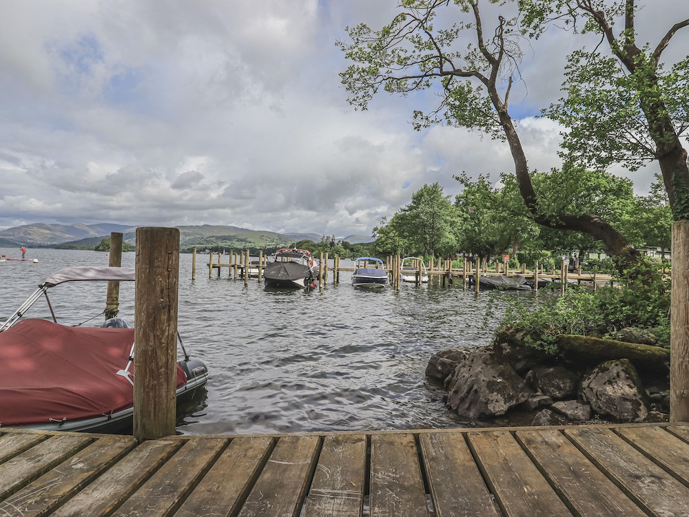 Shoreside Lodge