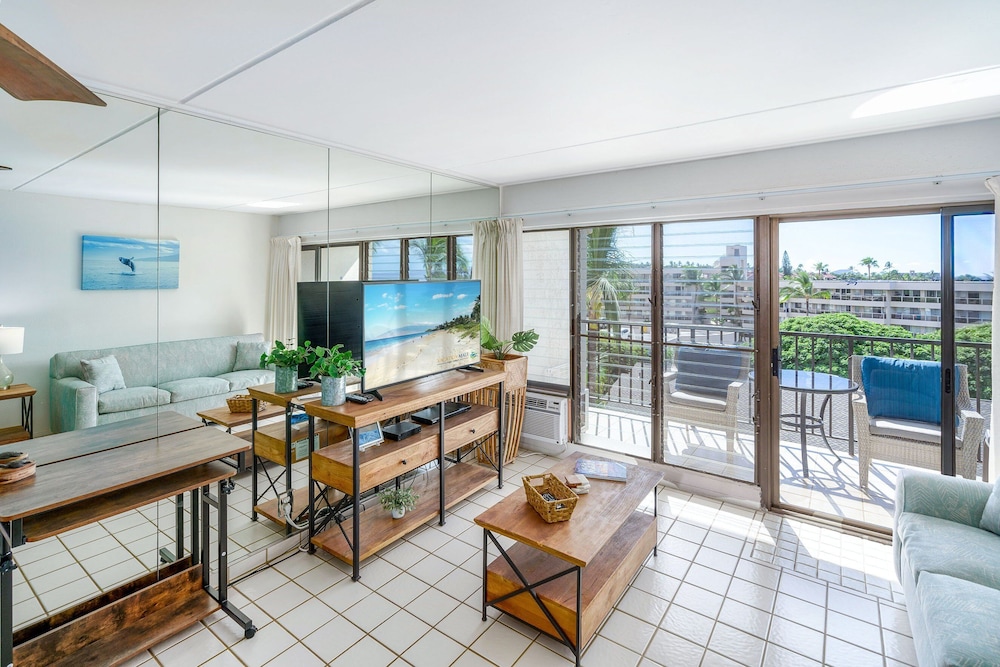 Budget Friendly - Kihei Akahi C-608, Ocean Views, Short Walk to Kamaole Beach II